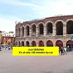 Cristallo Sea View Апартаменты *